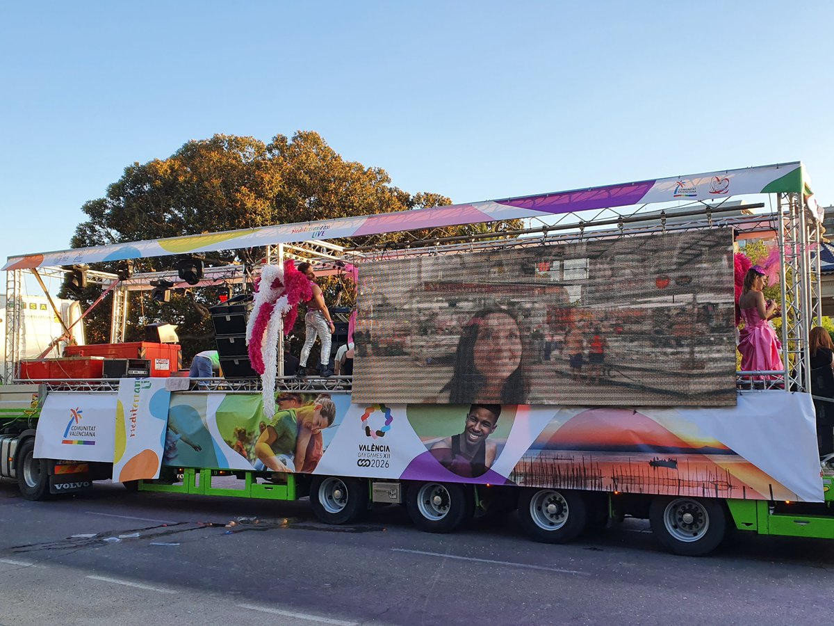 GVAturisme's tweet photo. 🏳️🌈Así se vivió la diversidad en la carroza de la @c_valenciana en el #OrgulloValencia #OrgulloLGTBI #Orgullo2022 https://t.co/dpFp3Y2g3y