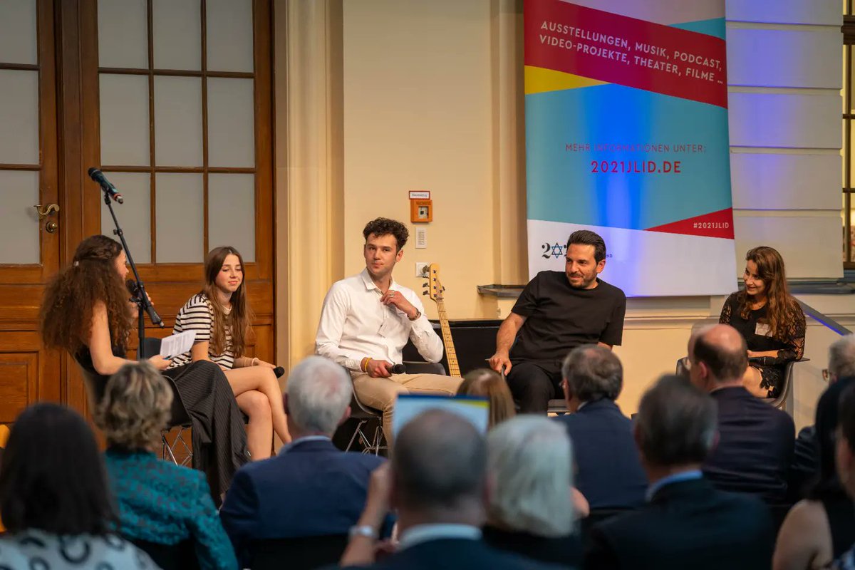 Impressionen von der Finissage des Festjahres #2021JLID im <a href="/jmberlin/">Jüdisches Museum Berlin</a>.

<a href="/ZentralratJuden/">Zentralrat der Juden in Deutschland</a> <a href="/AndreiKovacs_/">Andrei Kovacs 🎗</a> <a href="/SylviaLoehrmann/">Sylvia Löhrmann</a> <a href="/JSUDeutschland/">JSUD</a> <a href="/JuedischeOnline/">Jüdische Allgemeine</a>