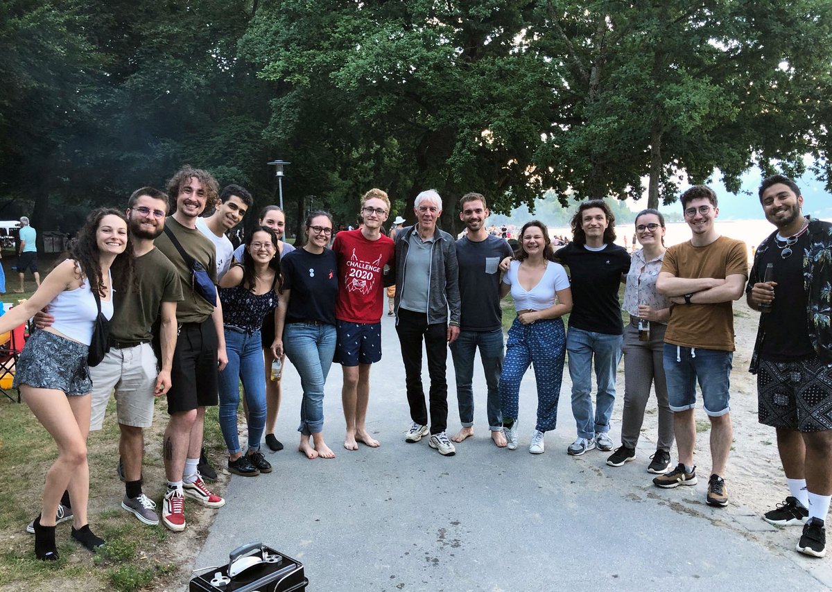 MartinVetterli's tweet image. Barbecue at Lausanne plage last night, impromptu meeting @CLICepfl students :)