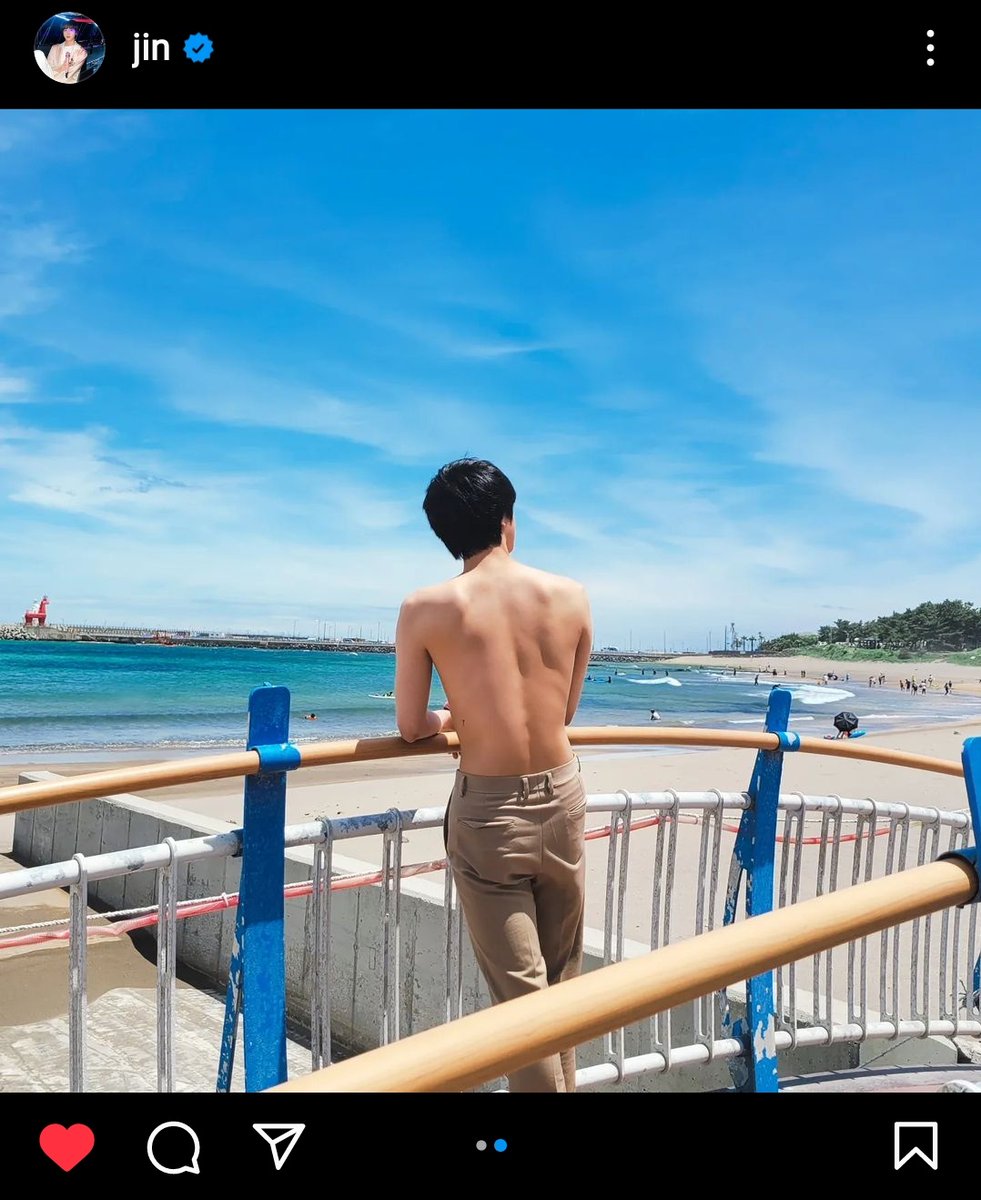 kookflowers's tweet photo. Kim Seokjin postando foto mostrando a tatuagem de 7, o Yoongi comentando 'o que há com o comportamento repentino?', o Hoseok chocado, o Namjoon falando que achava que ele estava sem calças e o Jin respondendo o Nam com "se fosse seria um crime"; apenas o Bangtan no Instagram kkkk https://t.co/b1zUQC9kJR