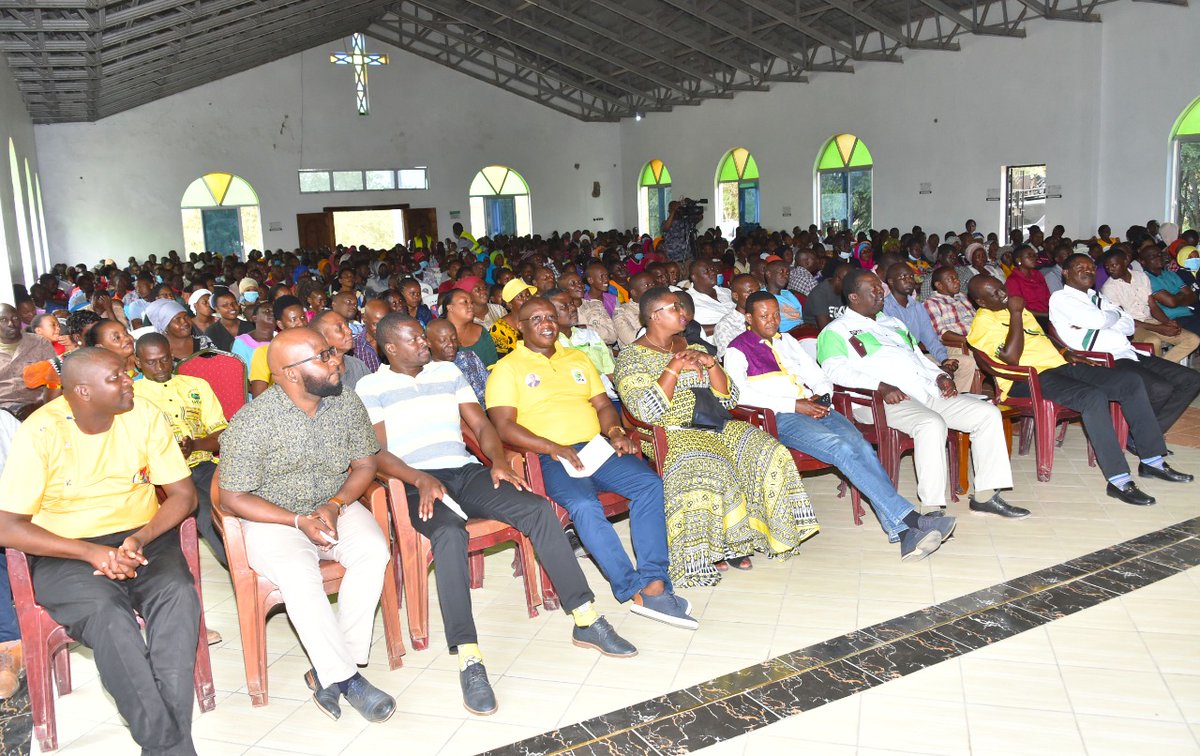 WilliamsRuto's tweet image. Live in harmony with one another. Do not be proud, but be willing to associate with people of low position. Do not be conceited — Romans 12:16.