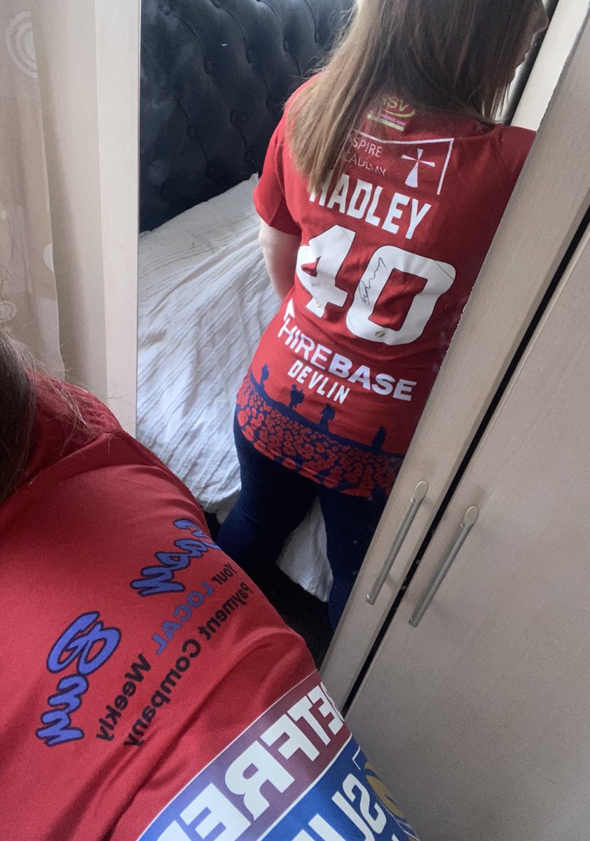 Katiedev's tweet image. Had to be the @DeanHadley13 poppy shirt for @hullkrofficial today

#ArmedForcesDay2022