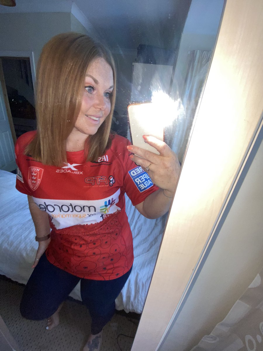 Katiedev's tweet image. Had to be the @DeanHadley13 poppy shirt for @hullkrofficial today

#ArmedForcesDay2022