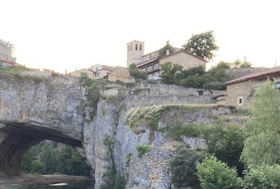 seco_serra's tweet photo. Hoy es san Pelayo, patrón de mi pueblo @puentedey20 Su nombre remite a la diosa egipcia Isis en su advocación helenístico-romana de Pelagia o “Marina”. ¡Feliz san Pelayo y feliz travesía por los mares de la vida! https://t.co/LaDC8qoeeD