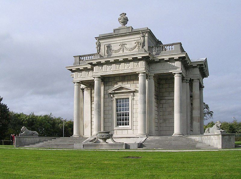 An Casino ag Marino. Ceann dos na foirgnimh is suimiúla sa tír. Tá sé oscailte don phobal arís agus is fiú go mór cuairt a thabhairt air. Cead isteach saor in aisce.
casinomarino.ie/ga/

Grianghraf: Wikimedia