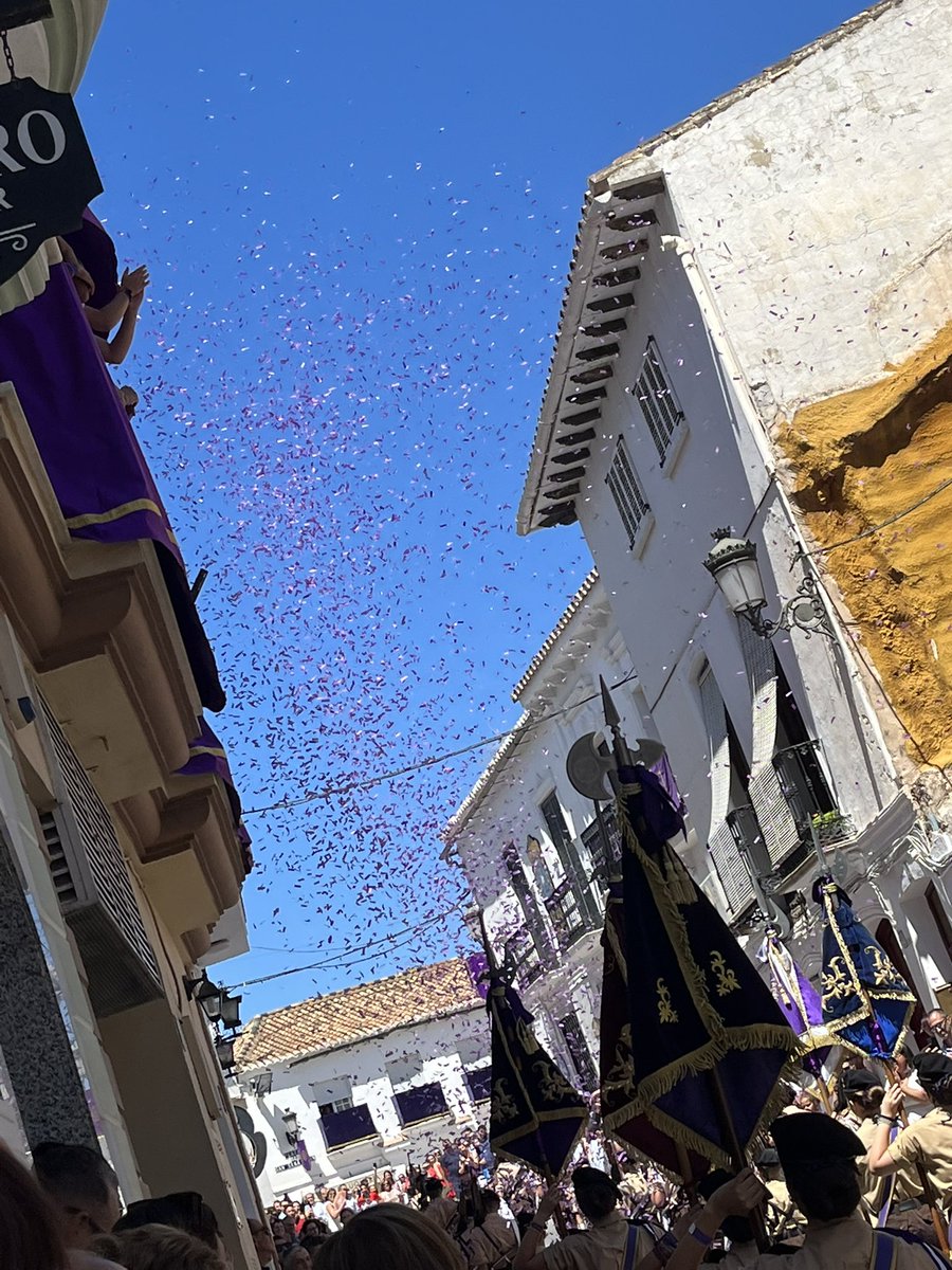 EmiliaTeacher's tweet photo. @Boinas_Negras pasa ya por delante de la tribuna de autoridades. @moraosalhgrande #diadejesus22 https://t.co/GbTwaq3pJI