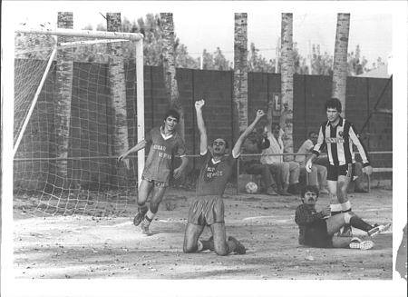 futbolcatpedia (@futbolcatpedia) on Twitter photo FOTO | Miquel Brusi celebra un gol amb el <a href="/CFVerges/">C.F.Verges</a> en la temporada 1987-88, quan jugava a a Segona Regional #futbolcat
📷 CF Verges FOTO | Miquel Brusi celebra un gol amb el <a href="/CFVerges/">C.F.Verges</a> en la temporada 1987-88, quan jugava a a Segona Regional #futbolcat
📷 CF Verges