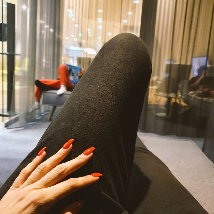 Hallo ihr Lieben, melde mich auch mal wieder✌️ Bin grade gem&uuml;tlich in Wien in der Airport Lounge am chillen<a href="/tag/happynewyear"class="tags"><span>#happynewyear</span></a><a href="/tag/mydirtyhobby"class="tags"><span>#mydirtyhobby</span></a><a href="/tag/frohesneuesjahr"class="tags"><span>#frohesneuesjahr</span></a><a href="/tag/maryhaze"class="tags"><span>#maryhaze</span></a>