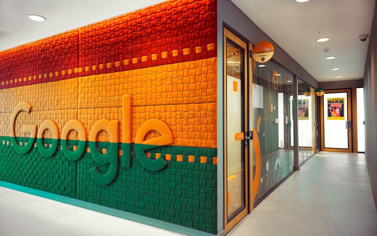 AfricaFactsZone's tweet photo. Google has opened its first African Artificial Intelligence (AI) research center in Accra, Ghana.

📷 @iQueiku. https://t.co/E2o6QTG30w