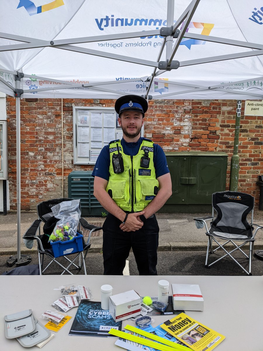 Thanks to <a href="/EastHertsPolice/">East Herts Police</a> for their community engagement in Bell Street on Saturday, and welcome to PCSO Mark Rippon who is helping to cover Sawbridgeworth