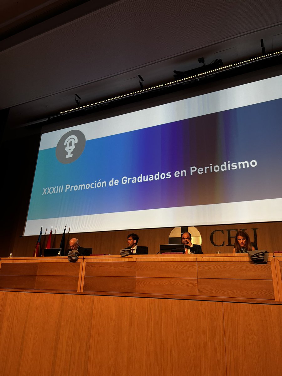 _martalvarez_'s tweet photo. Lo hicimos 💓🎓🗞 @uchceu https://t.co/TErTS5B0et