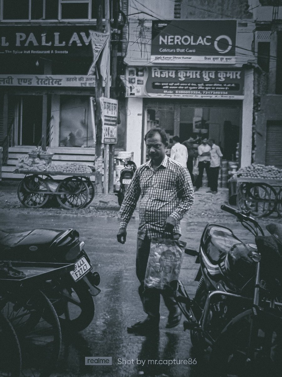 सुबह होते ही दिन का ख्याल आता क्या करना है आज जिससे इस पेट की भूख मिट गजब की जिंदगी है साहब , ये पेट सब कुछ कराता हैं 
See this post on Pindle- pindle.io/web/share?sid=…
#pindleindia #Gems
<a href="/Pindle_India/">PINDLE INDIA 🇮🇳</a>    #NFTs #shotonrealme #shotonphone pic.x.com/NMMzI8RQZ3