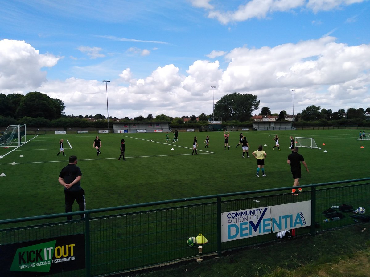I took part in the first ever 11-aside game on the brand new 5G pitch <a href="/JubileeSilver/">Silver Jubilee Park Charitable Foundation</a>. It was an amazing honour to be officiating on this wonderful pitch and cannot wait for  <a href="/YellowsAndReds/">Temple Fortune FC</a> to start playing here. ⚽♥️