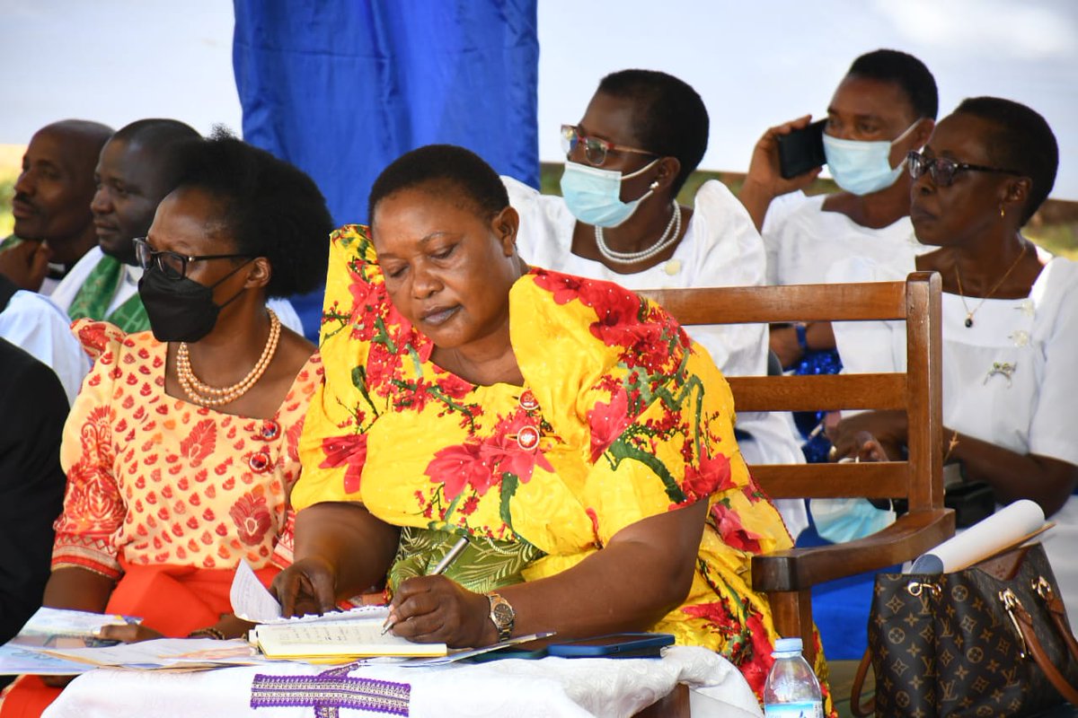 millybabalanda's tweet photo. I have represented H.E the President @KagutaMuseveni at the fundraising of St. Mary's House for Mother's Union of Busoga Diocese construction at Bugembe, Jinja. H.E contributed Shs80m cash and appealed to clergy to be ambassadors of PDM. BMB https://t.co/TlChpWISYW