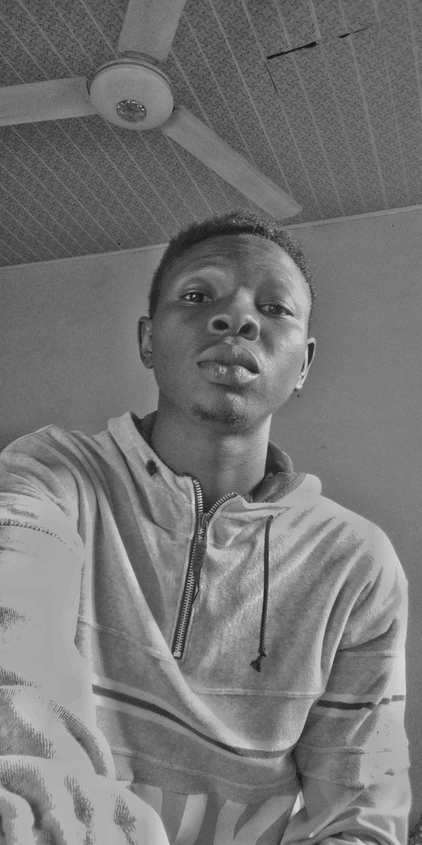 Iamko_keys's tweet photo. So i sat before the camera out of boredom when I just finish a video😏 dropping soonest! 
And Voila!!! 
The camera button wore cheerleader skirt... I just had to tap🙈(am so ashamed) https://t.co/F2t5ONV4tP