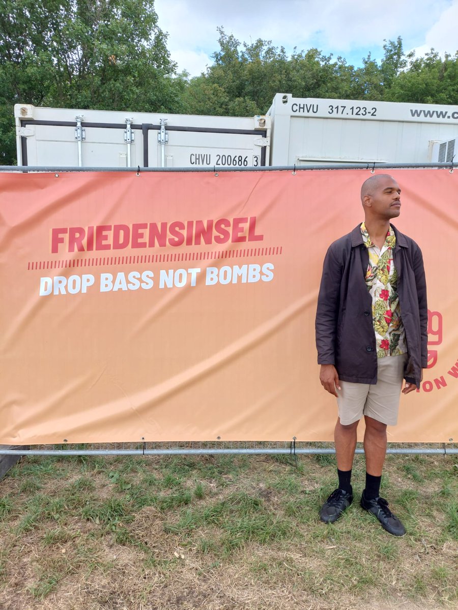synapticshowdo's tweet photo. Was für eine aufregende Woche!

Zuerst haben die "Synsho fellaz" @Yko, @Kannpass &amp; Hightauer die knackige "Grüne Dämmerung" EP über das Indie Label Between Music rausgebracht. Und gestern konnten wir @Yko, @Hightauer Seha Eks Musik und Fuchs MC live auf der Friedensinsel am #DIF https://t.co/qlu72HMJtV