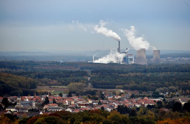 BFMTV's tweet photo. 🔴 EN DIRECT
Crise des énergies: le gouvernement prévoit de relancer la centrale à charbon de Saint-Avold l'hiver prochain
https://t.co/dUBR1quokv https://t.co/tXf9iTMxh0