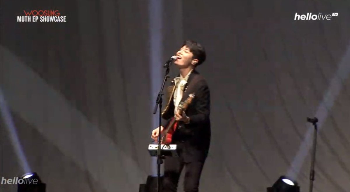 PamLoBar's tweet photo. AHHHHHHHHHHHH RED!!!!!
#TheRose, vcs tem noção de como eu to feliz agora?
#TheRose #더로즈
#MothEPShowCase
#Woosung #WOOSUNGMOTH #WOOSUNGinSeoul https://t.co/DoFx9qnIK3