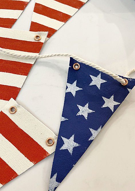 HomeroadSusan's tweet image. This might just be my favorite DIY banner of all times! 

I&apos;m using repurposed materials, a little painting, a little stenciling, and a little iron-on technique. 
homeroad.net/2022/06/nautic…

#americanflag #banner #starsandstripes #fourthofjuly #fourthofjulydecor #summer