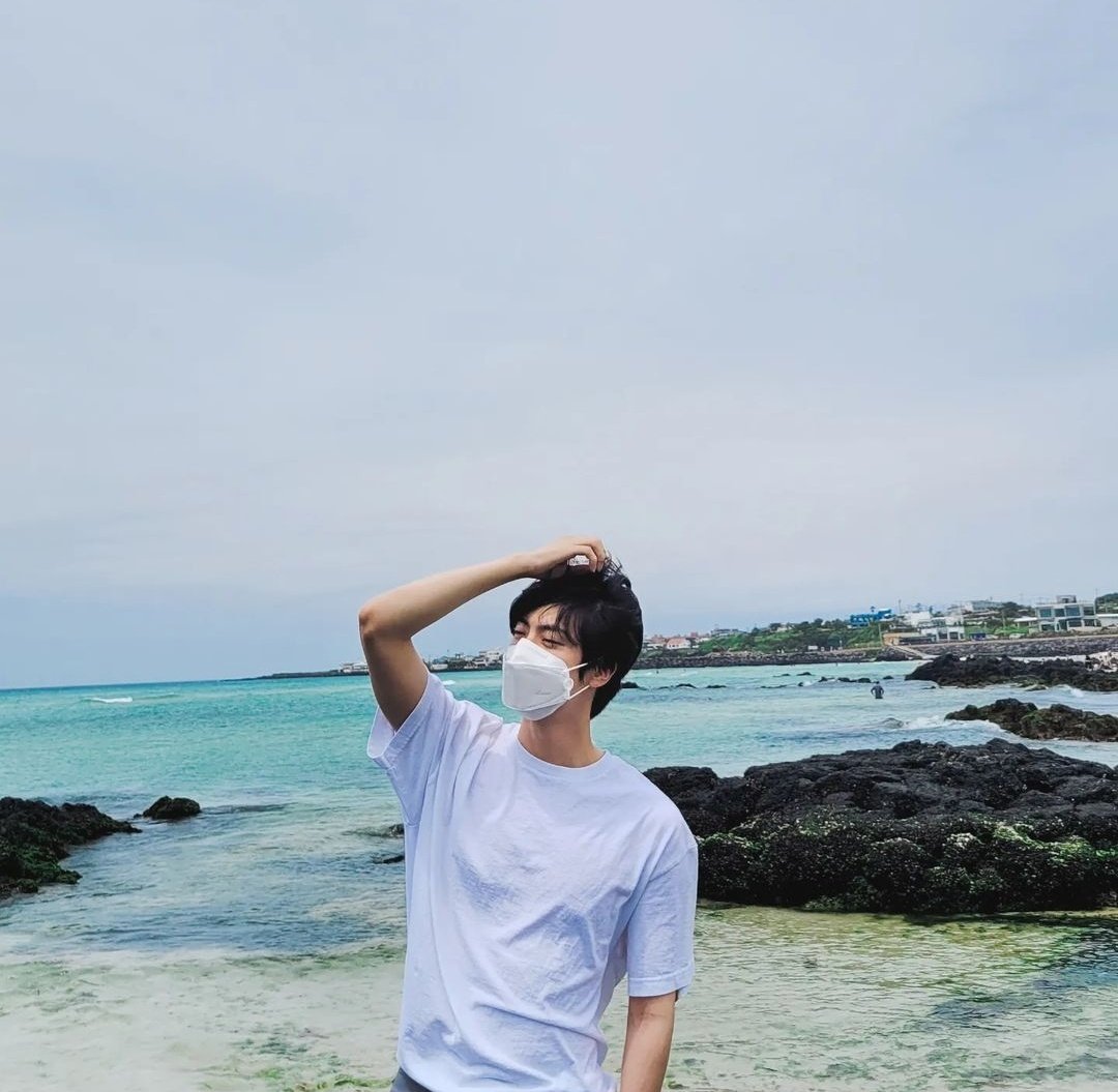 forjin_twt's tweet photo. 누구랑 갔어 누구랑 갔냐고
누가 이렇게 앙큼뽀이같은 포즈 가르쳐준거냐고오오 https://t.co/Vpzar8IP2n