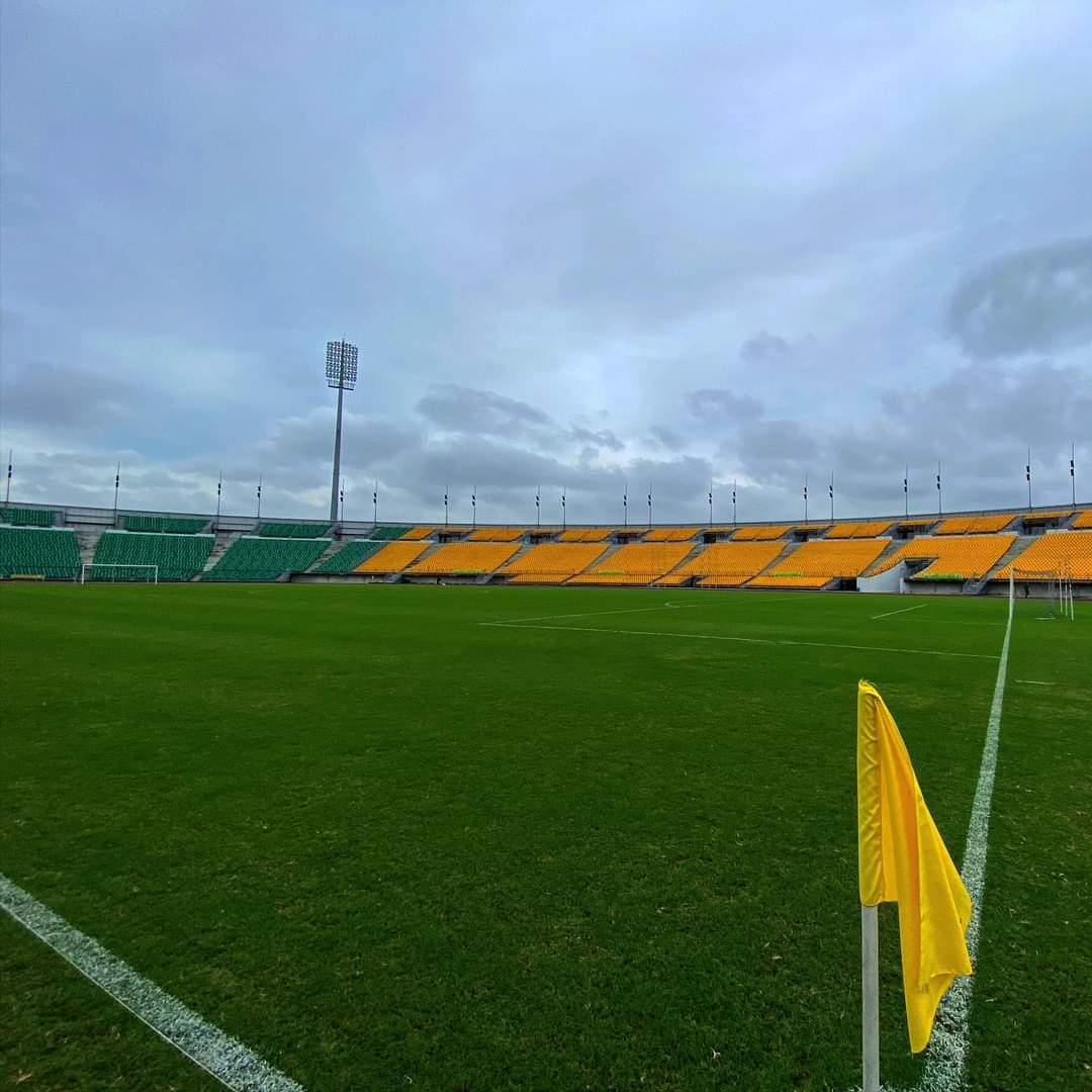 fgo_pro's tweet photo. 🏟 Le Stade de la Réunification de Douala prêt pour le choc 🆚️ @RACING_TPO ⏳.
🕝 15h30
⚽️ #CANRAC | #MTNEliteOne2022 https://t.co/qdr4DG3meD
