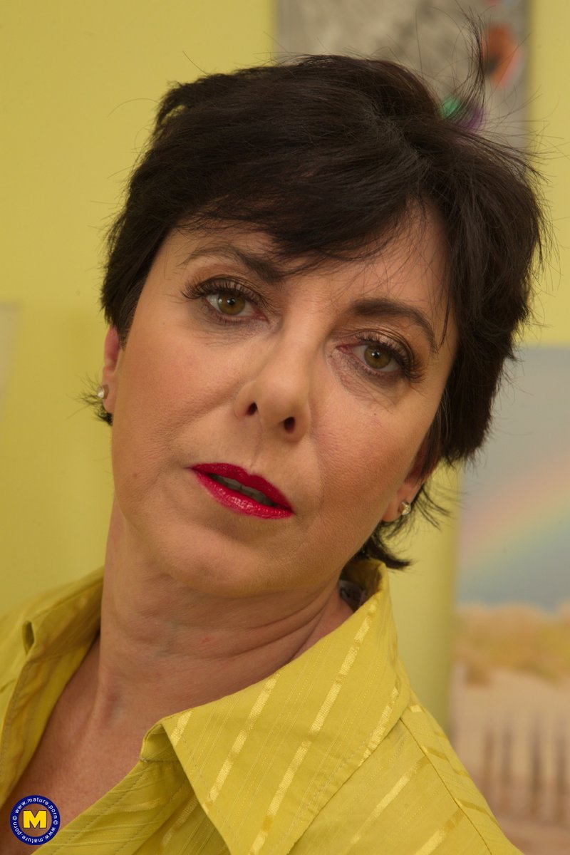 Official Mature.nl on Twitter: "Sexy mature lady dressed and naked! #