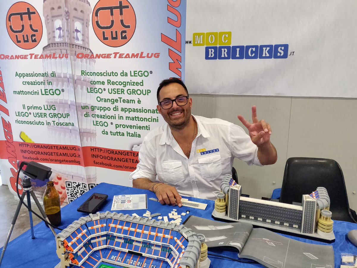 OrangeTeamLUG's tweet photo. In diretta sui nostri canali Fabio Bocchi di MO.c Bricks sta completando lo stadio del Real Madrid.
Venite a finere di vedere il montaggio dello stadio, adesso!!
#mocbricks #lego #otlug #bolognanerdshow https://t.co/VguYUnx63H