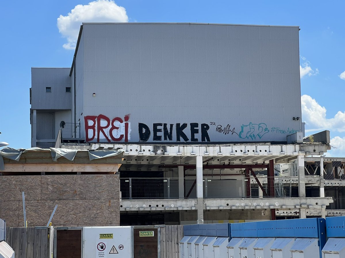 Wie ein einziger Buchstabe sooooo viel richtig machen kann (Copyright: Unbekannter Sprayer in Bamberg):