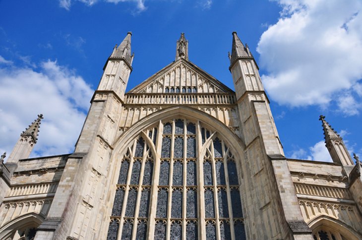 WinchesterHalf's tweet photo. Some of the landmarks you'll pass when running the #WinchesterHalf marathon 🤩

From St. Catherine's Hill, to Winchester Cathedral and the statue of King Alfred the Great, you'll see almost everything that #Winchester has to offer!

What are you most looking forward to seeing? 👇 https://t.co/nl4AJE1snD