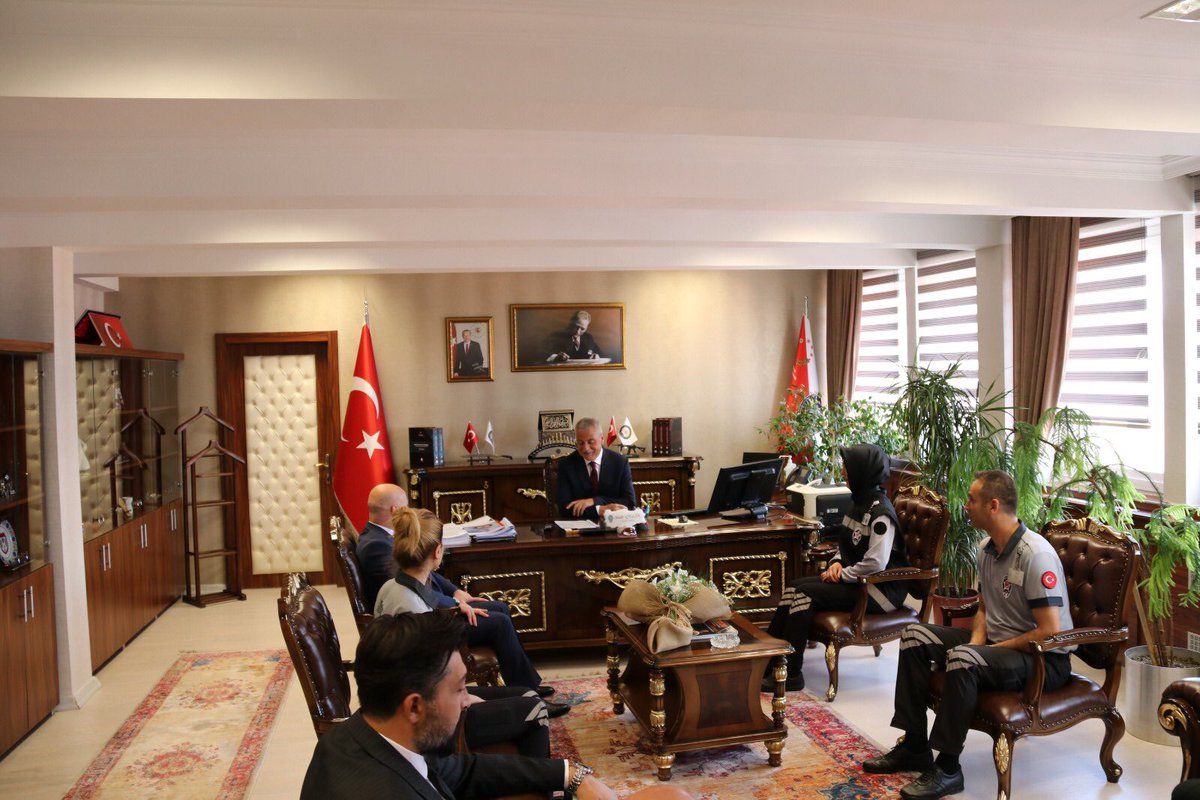 omercagirici's tweet photo. Özel Güvenlik Denetleme Başkanımız 1.Sınıf Emniyet Müdürü Sayın Suat ÇELİK’i Sendikamız Yönetim Kurulu ve meslektaşlarımız özel güvenlik görevlileri ile 26 Haziran Özel Güvenlik Günü ve Haftası kapsamında ziyaret ettik.
@TC_icisleri
@suleymansoylu 
@EGMozelguvenlik 
@Guvenlik_is https://t.co/mvQhV5eAek