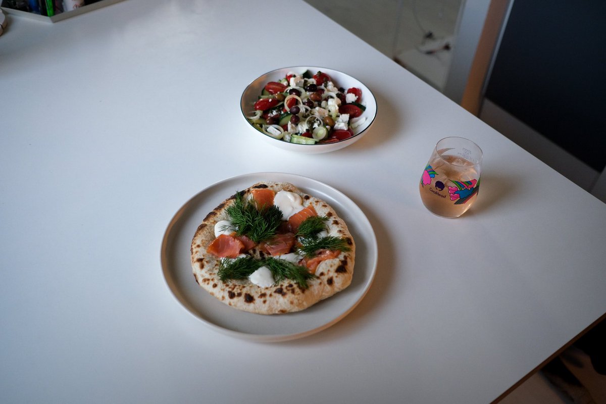 Juhannus 2022, ja sää suosii. #Pizzanpaistajat 00-jauhot hyviksi todettu. 430C ja 60-70 sek. #Juhannus2022 <a href="/OoniHQ/">Ooni</a>