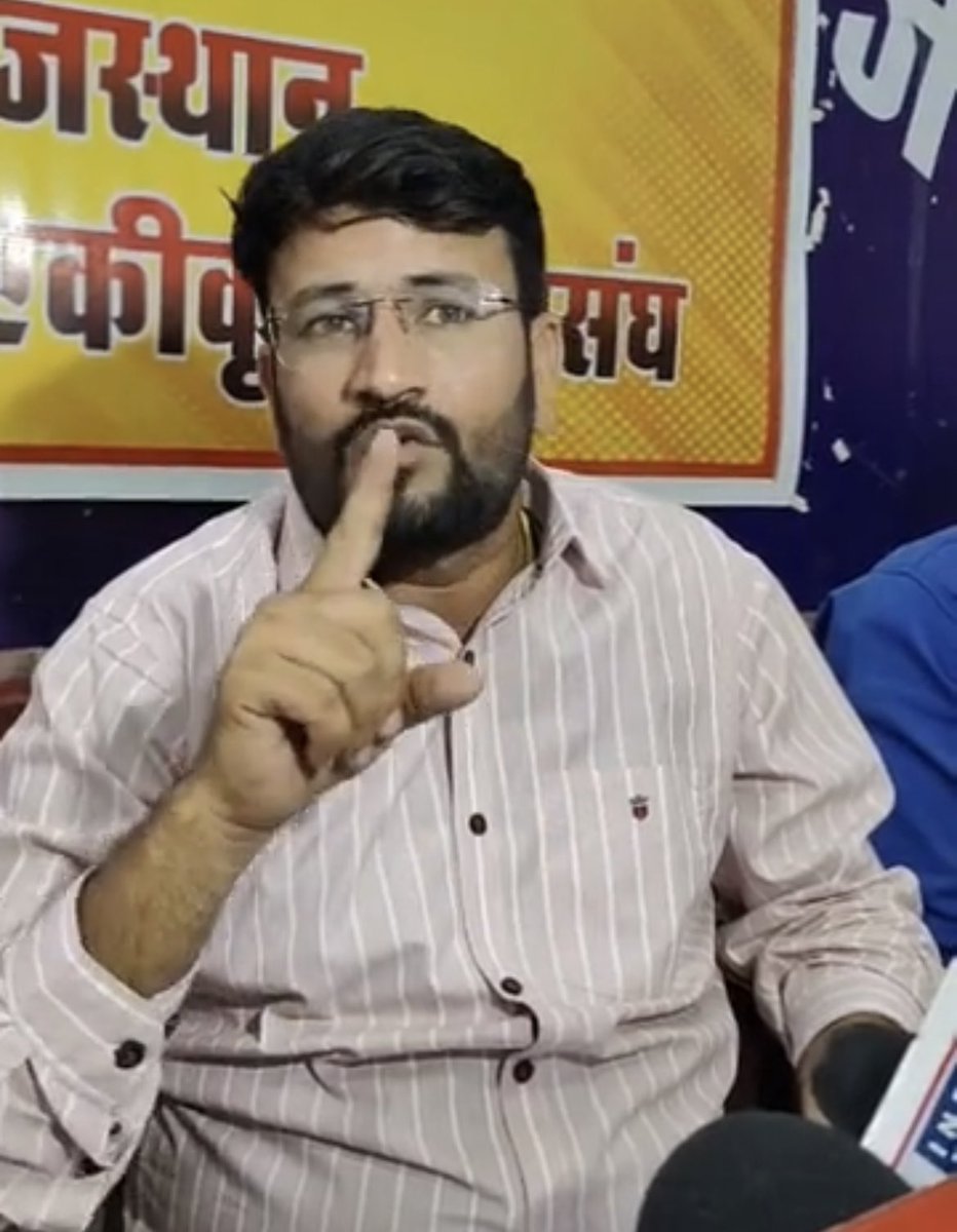Krishna25356969's tweet photo. बेरोजगारों के मसीहा आदरणीय@TheUpenYadav जी द्वारा  मीडिया के माध्यम से वरिष्ठ अध्यापक भर्ती 2016 की पुरजोर तरीके से माँग उठाने के लिए आपका अभ्यर्थियों की तरफ से धन्यवाद । https://t.co/s5CZtHucyh