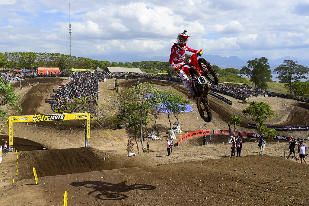 mxgp's tweet photo. Perfect Scores for Gajser and Vialle at the MXGP of Indonesia 🇮🇩🏆

Read the race report HERE➡️ https://t.co/uZ46pLVAbk  

#MXGPIndonesia #MXGP #Motocross https://t.co/gcpRMLqTnG