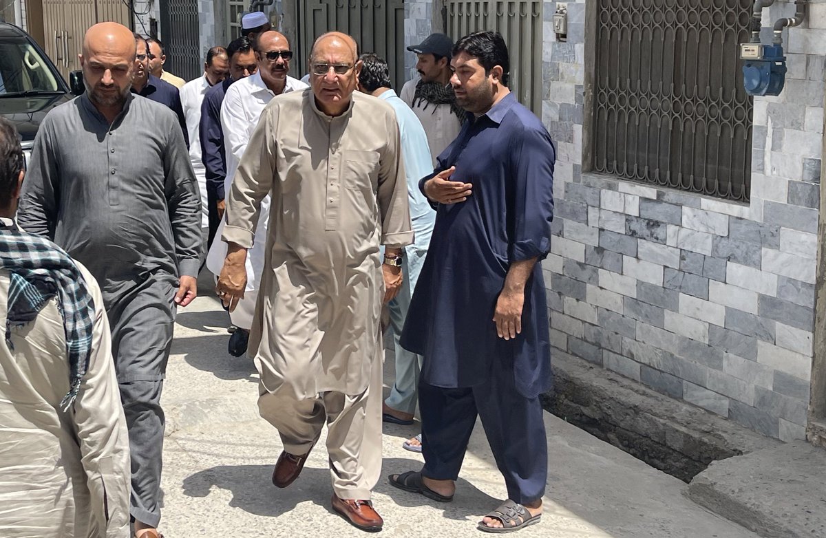 RajaBasharatLAW's tweet photo. حلقہ #PP14 کے علاقہ چمن آباد، مصریال روڈ پر مظہر بھٹی صاحب کے گھر میں ان سے ملاقات، انکے بھائی اظہر بھٹی کی وفات پر اظہار افسوس و تعزیت کی۔

#DhamialHouse #Dhamial #Rawalpindi #RajaBasharat Ex #LawMinister #KaptaanInLahore #نااہل_کرپٹ_غلام_حکومت #امپورٹڈ_حکومت_نامنظور https://t.co/os4ufvztOh