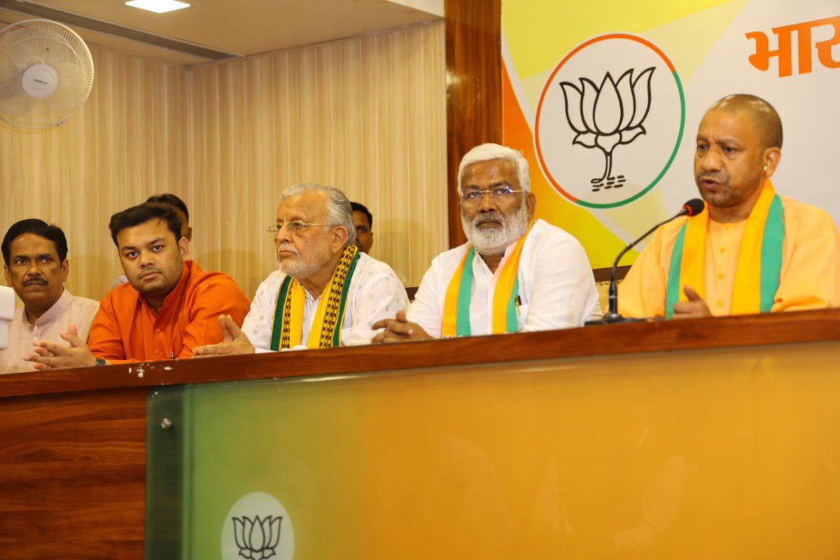 thisissanjubjp's tweet photo. आज भारतीय जनता पार्टी प्रदेश कार्यालय लखनऊ, में आजमगढ़ व रामपुर लोक सभा सीट पर उप चुनाव में मिली ऐतिहासिक विजय आदरणीय मुख्यमंत्री श्री@myogiadityanath जी के द्वारा प्रेस कांफ्रेंस में सहभागिता भाजपा के सभी कर्मठ कार्यकर्ताओं को ��ह जीत समर्पित है। https://t.co/vT0Yoa0b1z