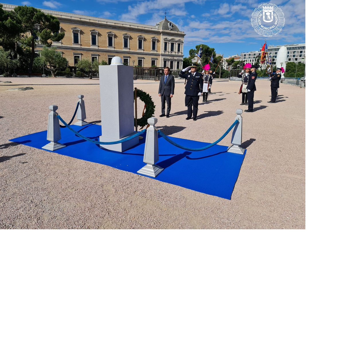 policiademadrid's tweet image. Como colofón final y cierre a todos los actos en conmemoración a nuestro patrón San Juan Bautista, hemos celebrado un Solemne Izado de la Enseña Nacional,presidido por el Excmo. Sr. Alcalde D. Jose Luis Martínez-Almeida, acompañado por diversas autoridades. 
#PMM
#SanJuanBautista