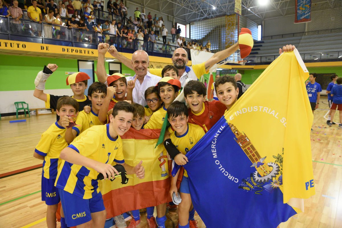 antoniomunozsev's tweet photo. Enhorabuena al @cmisevilla alevín por el triunfo hoy en el centro deportivo Amate en el campeonato de España de #FútbolSala. ¡Equipazo! 

#SevillaesDeporte @IMDSevilla @guevara_dg https://t.co/6WVB6zsCoS