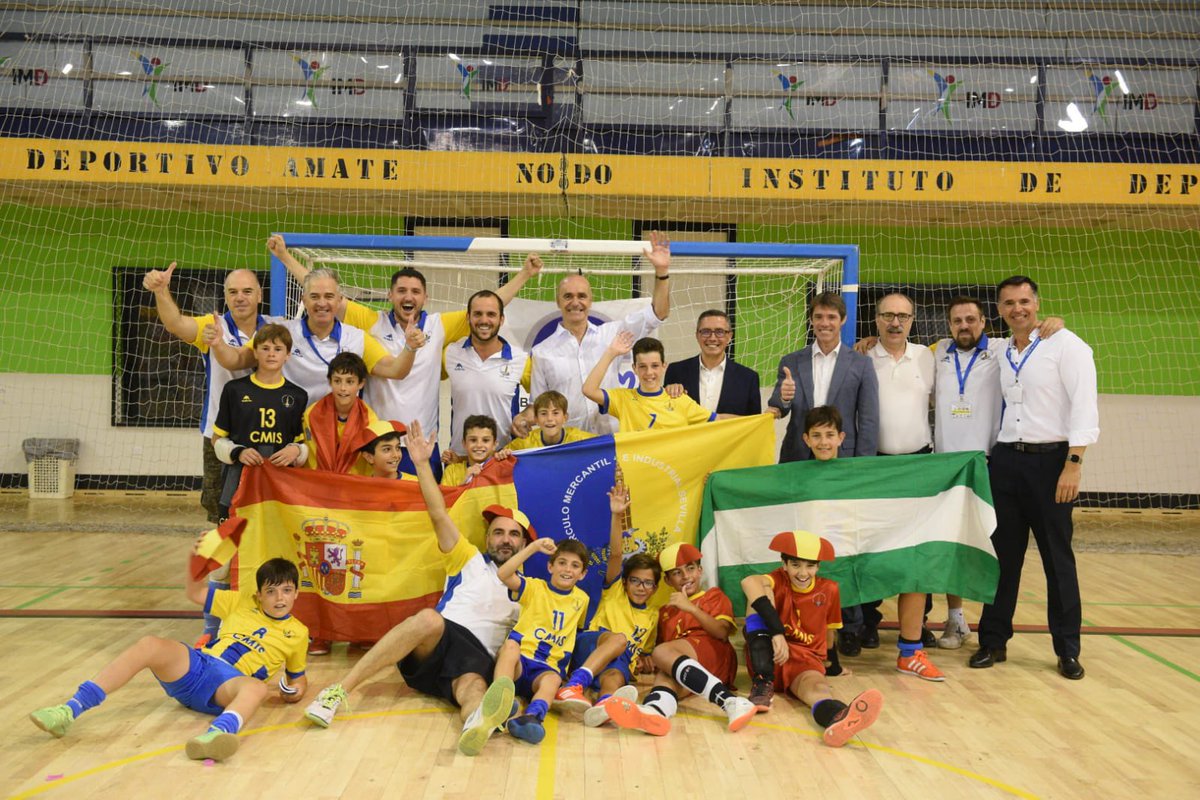 antoniomunozsev's tweet photo. Enhorabuena al @cmisevilla alevín por el triunfo hoy en el centro deportivo Amate en el campeonato de España de #FútbolSala. ¡Equipazo! 

#SevillaesDeporte @IMDSevilla @guevara_dg https://t.co/6WVB6zsCoS