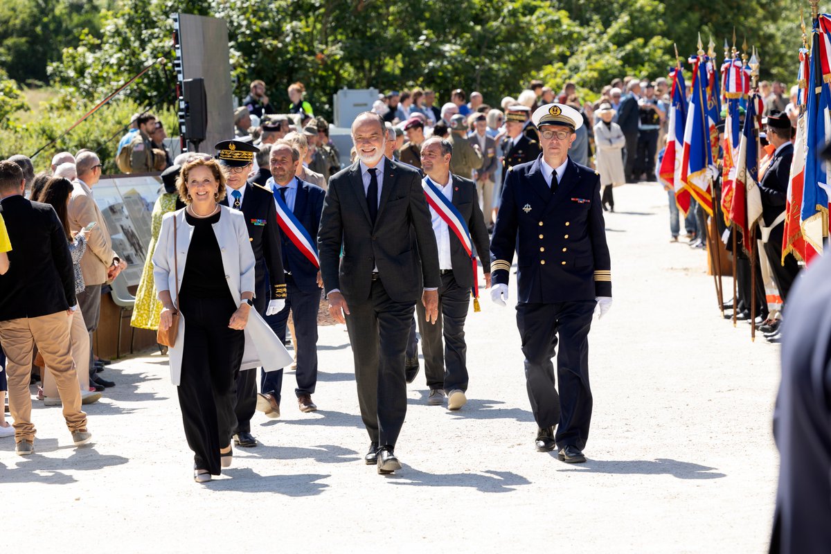 LeHavreMetro's tweet photo. Souvenons-nous… 🔥🕊️
La commune de #SaintJouinBruneval célébre le 80e anniversaire de l’#OperationBiting et la mémoire des 120 parachutistes britanniques tombés dans la nuit du 27/28 février 1942, en présence des autorités civiles et militaires des deux pays 🇬🇧🇫🇷. https://t.co/VwJVi5jO9u