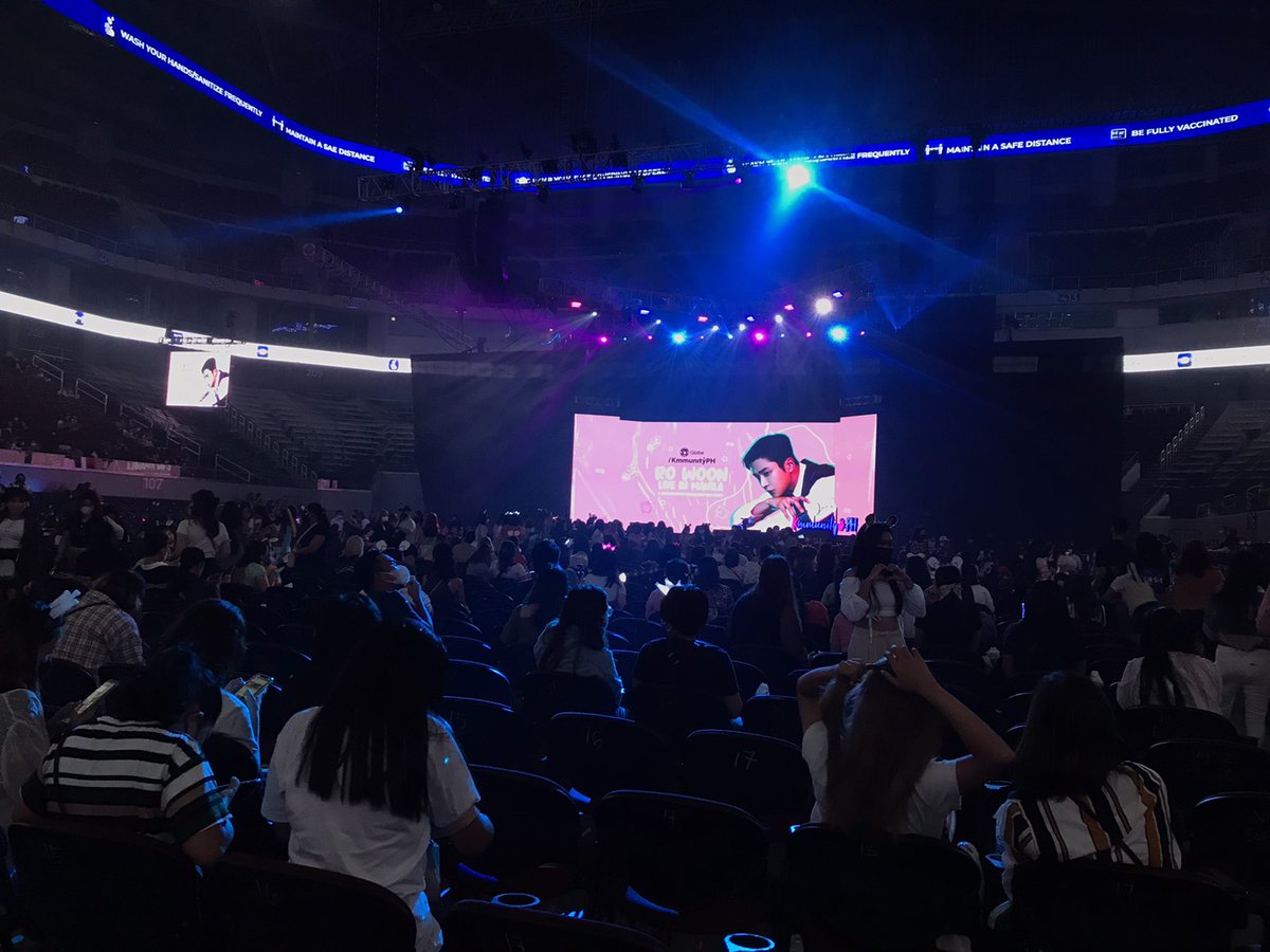 That's it for our RO WOON fan meet! 🙌 Thanks to all the K'tizens who joined us today here at SM MOA Arena and via the livestream! 💙 Keep posting your photos on Twitter and don't forget to tag us @KmmunityPH and use the hashtag #GlobeRoWoon!