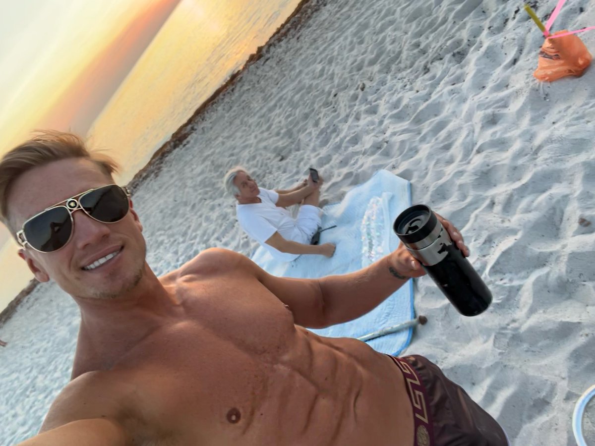 adamdfletcher's tweet photo. #miami https://t.co/t2T9xqtbis