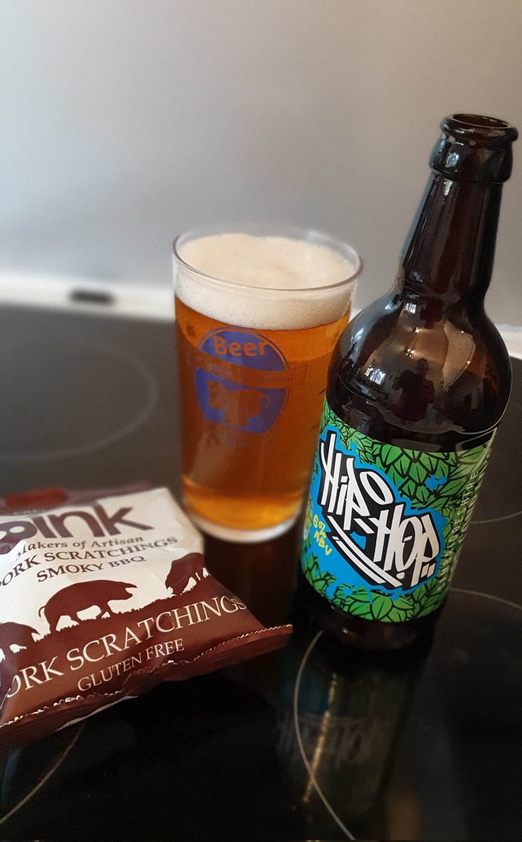 No roast this week but these'll certainly do!
<a href="/LordConrads/">Lord Conrads Brewery</a> Hip-Hop ale and OINK Smoky BBQ scratchings from <a href="/PorcoRossoCo/">The Oink Company</a>.
#SundayBrunch #porkscratchings #beersnacks #nibbles #SundayBest #locale #beer 👌🏼🐖🍻