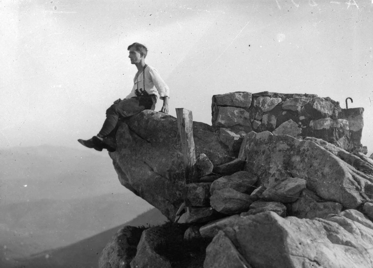 aharilaboratory's tweet photo. Indalecio Ojanguren en la cumbre de Arburu (Gorozika)
Ojanguren, Indalecio
GipuzkoaKultura
MUXIKA
Erreferentzia
AGG-GAO_OA02705
#muxika #arburu #euskalherria #paysbasque #basquecountry https://t.co/cJCyLNbkfZ