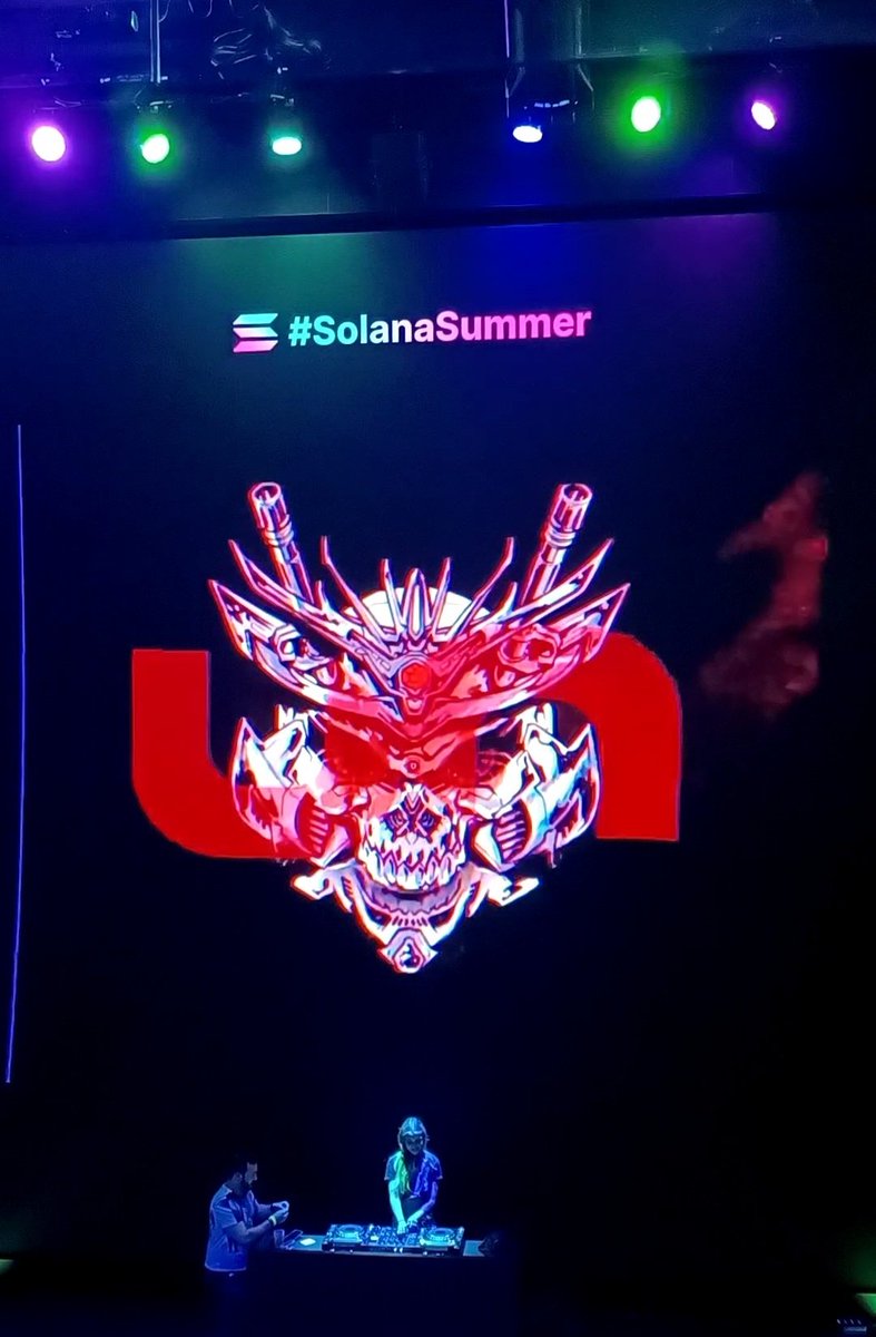 UnchainedNFT_'s tweet photo. Unchained on the bigscreen at #NFTNYC2022 

Thanks to @Windswept1111 for hookin it up🦾

Big things comin https://t.co/3lCYAWREIw