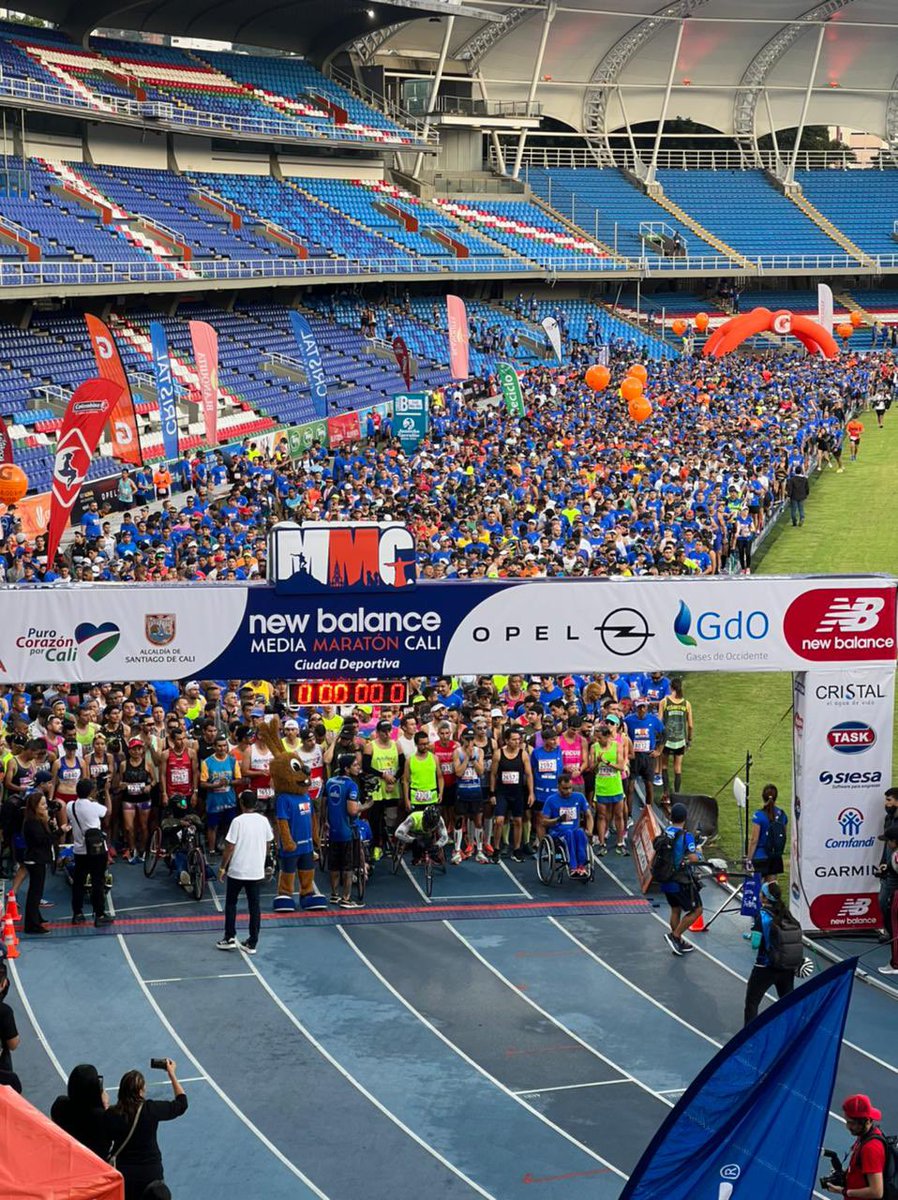 RunningBalboaCo's tweet photo. #RunCali | ¡Hoy más de 7.000 atletas se visten de @newbalance para correr la #NBMediaMaratónCali! 💪🏻💥
#NewBalanceCO #SuperaTusLímites #NBRunning #RBPower https://t.co/xxHvvOoQLQ