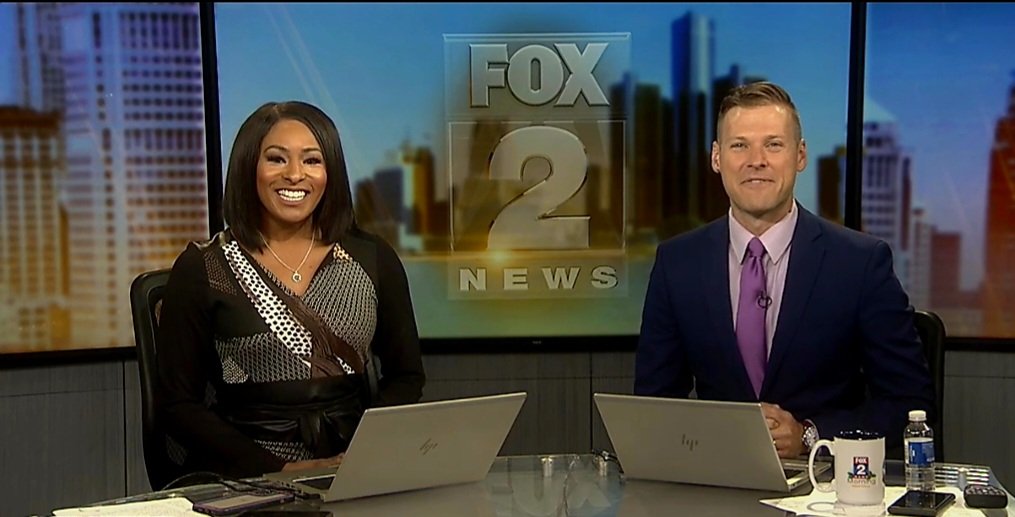 TheRobertBeal's tweet photo. Sunday Morning ๐ Nirvana starts with a warm smile from the one and only @MaurielleFOX2 ! She's on #Fox2Weekend with @dkevrafox2 - are you watching? #MorningsWithMauri #MauriMorningGlory #SunflowerPower๐ป https://t.co/HTIfjgOtST