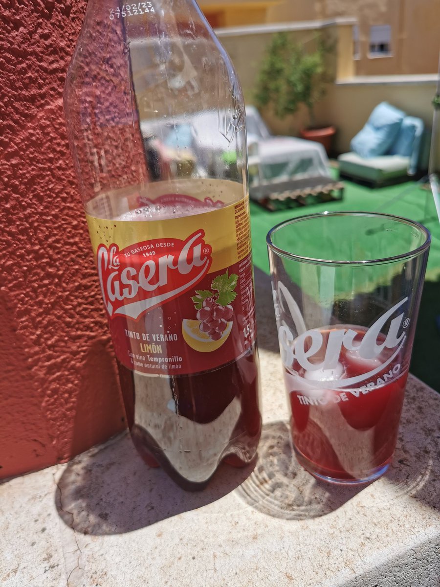 berta_mejias's tweet photo. @La_Casera podéis llamarlo sangría 😒 Devolvedme mi tinto de verano con limón!!!! Q habéis hecho????!!!!! https://t.co/CmB5fjPsQt