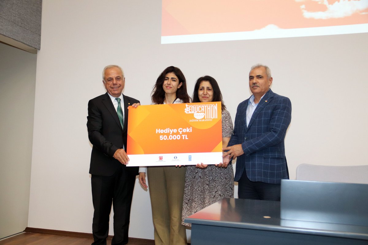 adanasanodasi's tweet photo. Educathon Türkiye'nin kazananları belli oldu! "Mesleki Eğitimde Yenilikçi Yaklaşımlar" maratonumuzun kazanan takımları şöyle: 
🥇Arte Make 
🥈Gibi
🥉Omega

@EBRD @undpturkiye @habitatdernegi https://t.co/10ERsw7b0m