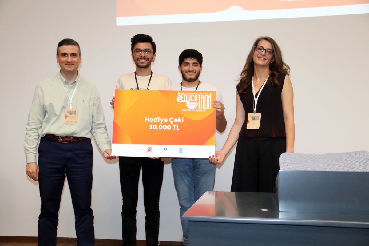 adanasanodasi's tweet photo. Educathon Türkiye'nin kazananları belli oldu! "Mesleki Eğitimde Yenilikçi Yaklaşımlar" maratonumuzun kazanan takımları şöyle: 
🥇Arte Make 
🥈Gibi
🥉Omega

@EBRD @undpturkiye @habitatdernegi https://t.co/10ERsw7b0m