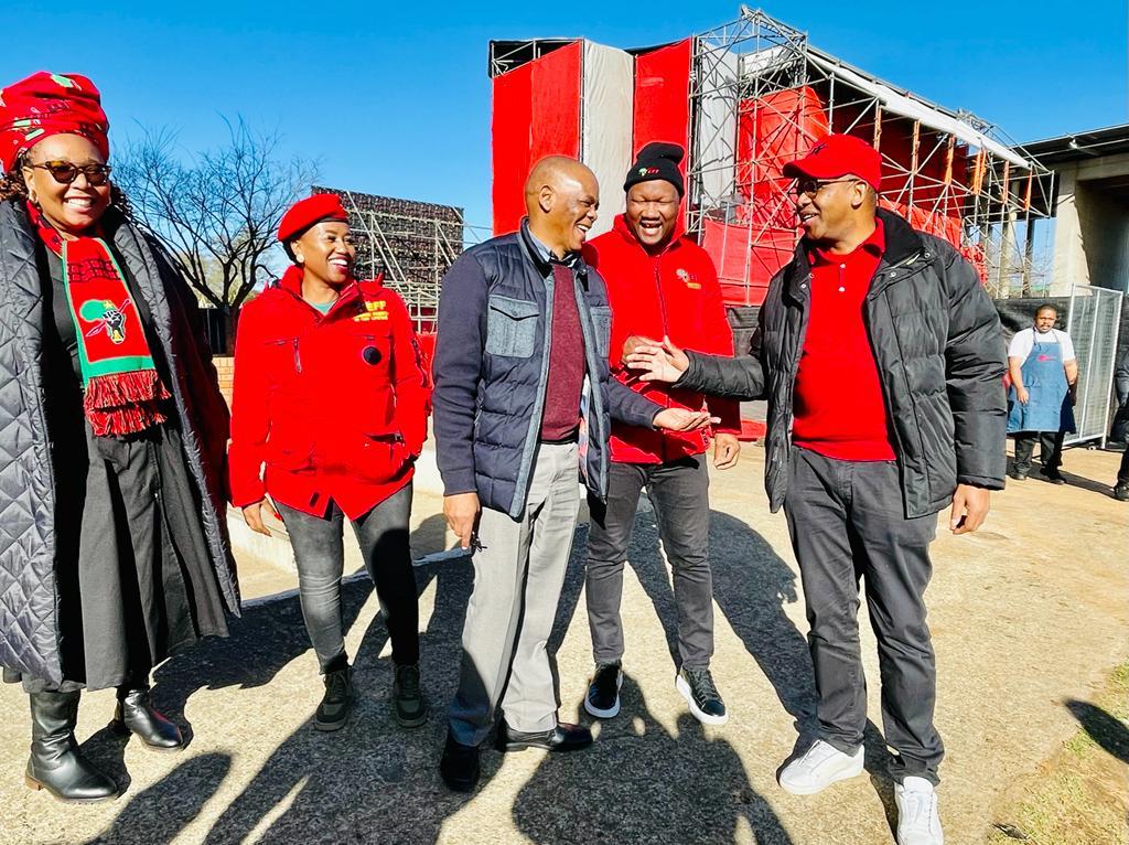 Ace Magashule showed political maturity today. We're all black people and we should always support each other.  Big up to the EFF